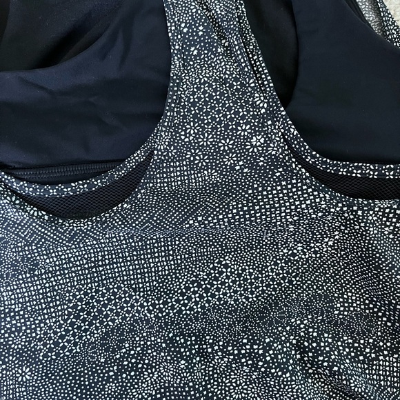 Lululemon Exercise Tank Top - Picture 5 of 5